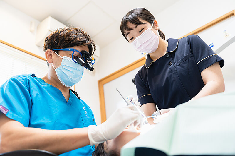 歯科医院での治療の様子